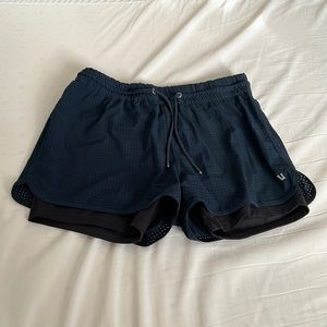 Vuori Shorts in Color Ink Size XS